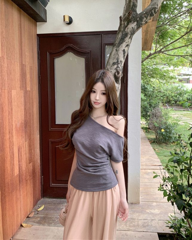 여성 오프숄더 언발란스 사선넥 슬림핏 스판 반팔 티셔츠 데일리룩 여리핏 기본템 봄 여름 13266 - 상세 이미지 3