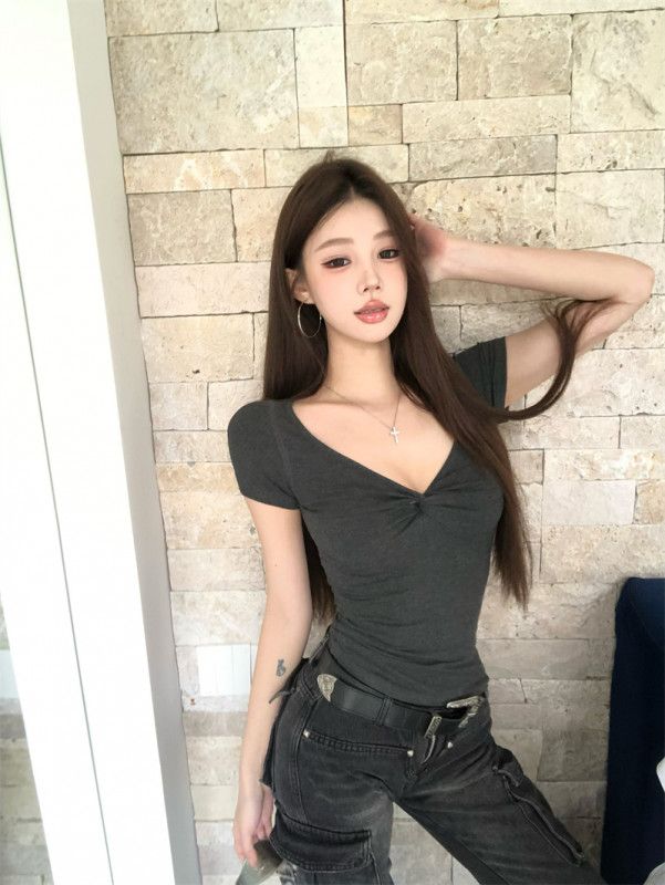여성 브이넥 셔링 크롭 슬림핏 반팔티 베이직 데일리 면 스판 쫀쫀 글램핏 캐주얼룩 봄 여름 상의 13247 - 상세 이미지 4