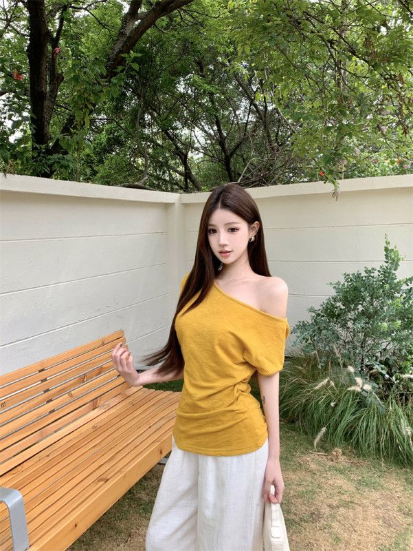 여성 오프숄더 언발란스 사선넥 슬림핏 스판 반팔 티셔츠 데일리룩 여리핏 기본템 봄 여름 13266 - 상세 이미지 2