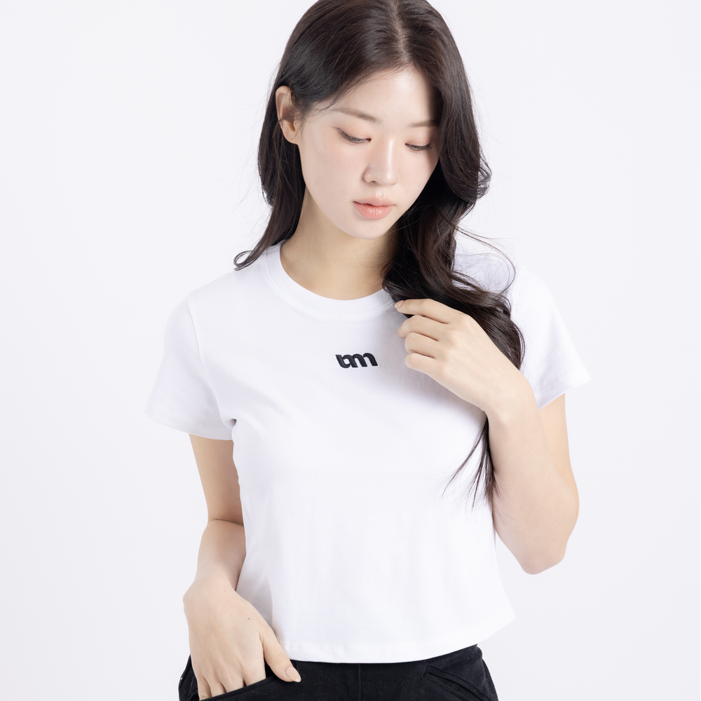 유미비 여성 크롭티 면 반팔 자수 로고 티셔츠 - 상세 이미지 3