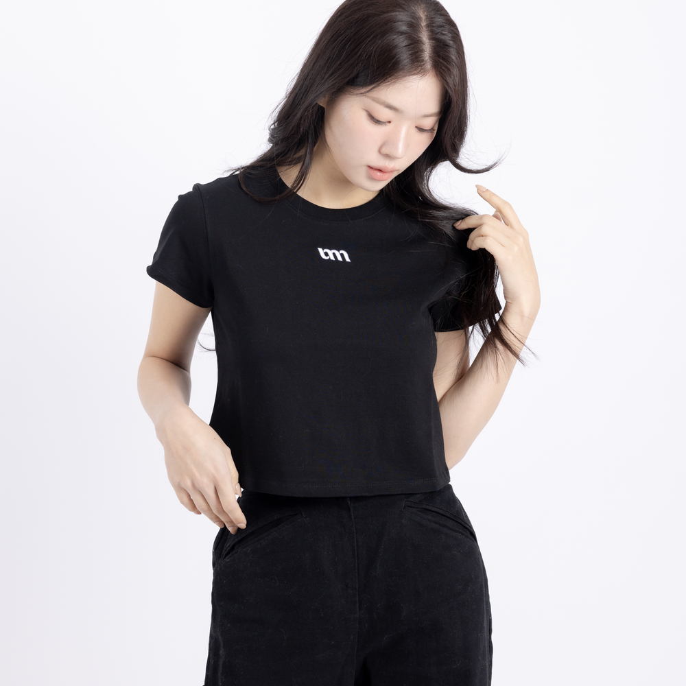 유미비 여성 크롭티 면 반팔 자수 로고 티셔츠 - 상세 이미지 5