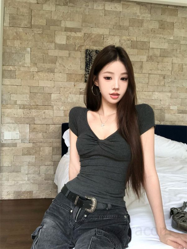 여성 브이넥 셔링 크롭 슬림핏 반팔티 베이직 데일리 면 스판 쫀쫀 글램핏 캐주얼룩 봄 여름 상의 13247 - 상세 이미지 5