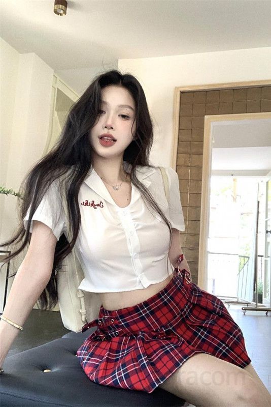 여성 자수 크롭 카라 셔츠 체크 플리츠 미니 스커트 상하의 코디 학생룩 캠퍼스룩 발랄한 데일리 교복룩 하이틴룩 봄 여름 이미지 6