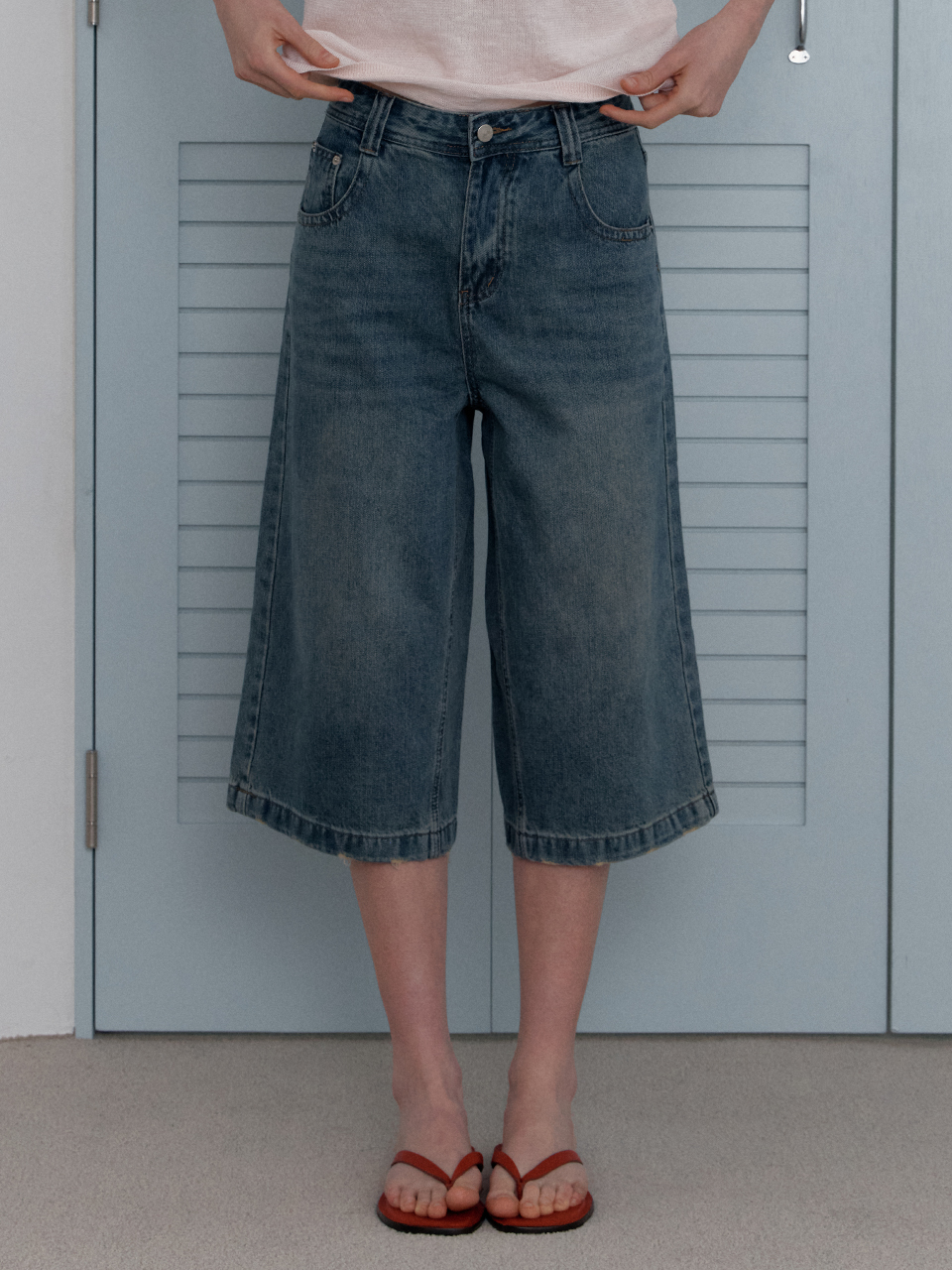 [엘씨브이] MID-RISE DENIM BERMUDA PANTS_BLUE - 상품 이미지