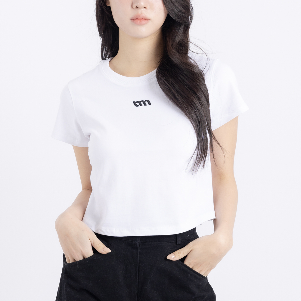 유미비 여성 크롭티 면 반팔 자수 로고 티셔츠 - 상품 이미지