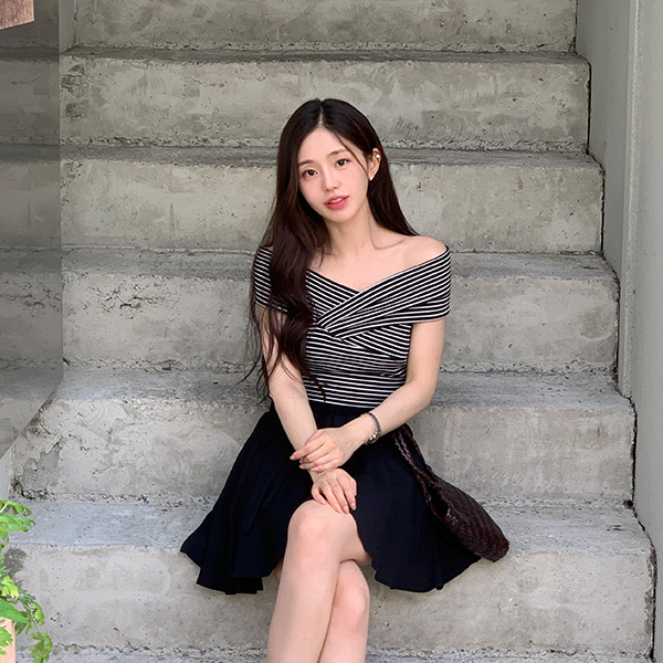 메이비 스트라이프 꼬임 오프숄더 골지 티셔츠 ts4667 - 상품 이미지