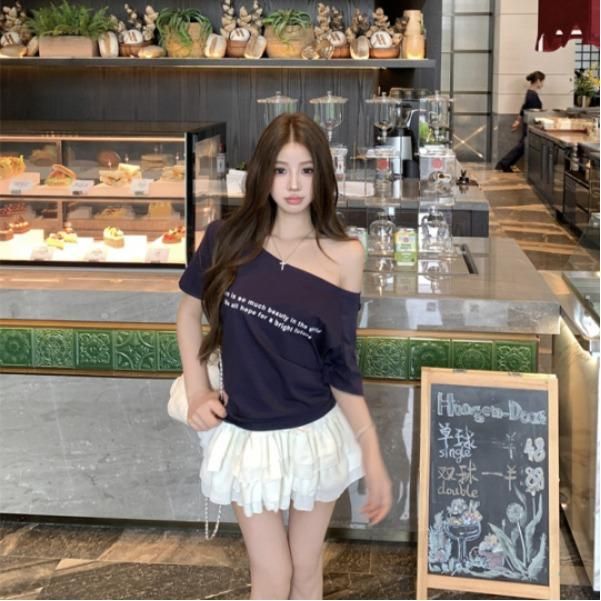 여성 오프숄더 반팔 티셔츠 루즈핏 데일리 캐주얼 썸머 상의 기본티 시원한 편안한 이지룩 코디 쇄골라인 13283 - 메인 이미지