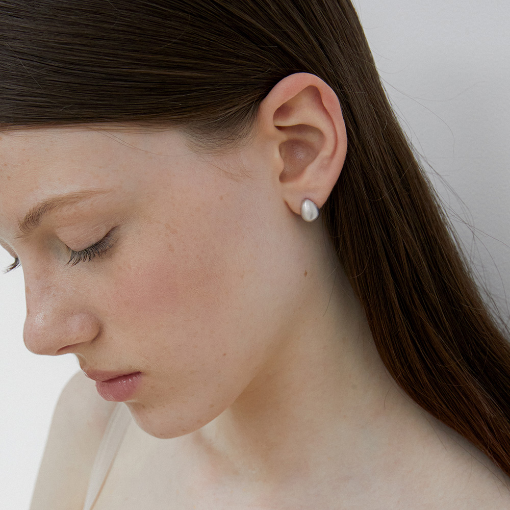 [바이이에르] [925 silver]  Luna full volume earrings (Matte silver) BH2E33207M9XXX - 상세 이미지 3