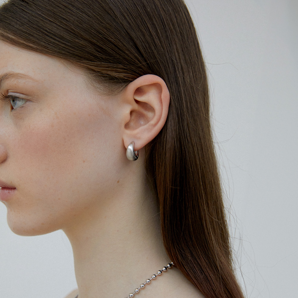 [바이이에르] Luna pebble one touch earrings M (Matte silver) BH6E45621MBXXX - 상세 이미지 3