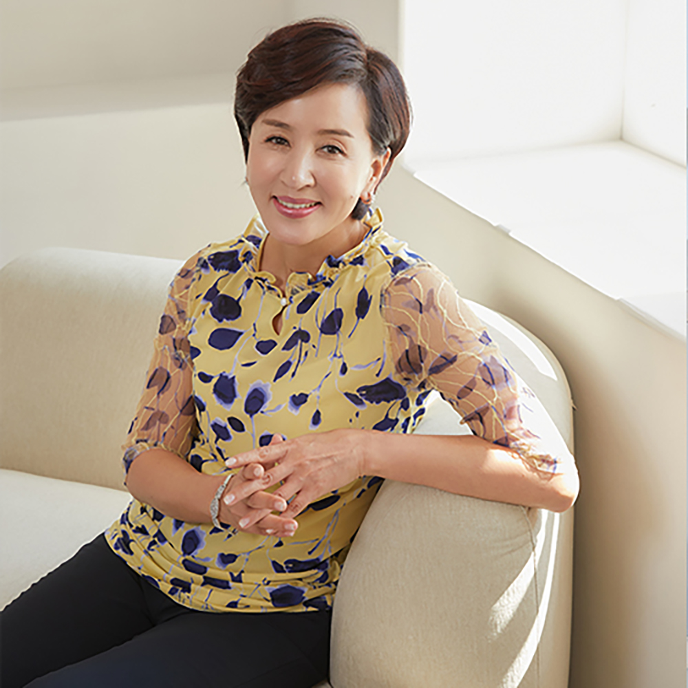 엄마옷 꽃보라 블라우스 4종 여름 반팔 플라워 프린트 중년여성 마담 60대 50대 40대 선물 - 상세 이미지 3