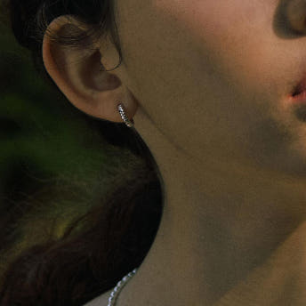 [바이이에르] [925 silver] Stack brick mini one touch earrings (Silver) BH7E40713W9XXX - 상세 이미지 4
