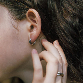 [바이이에르] Star stone one touch earrings (Silver) BH7E40712WBXXX - 상세 이미지 4