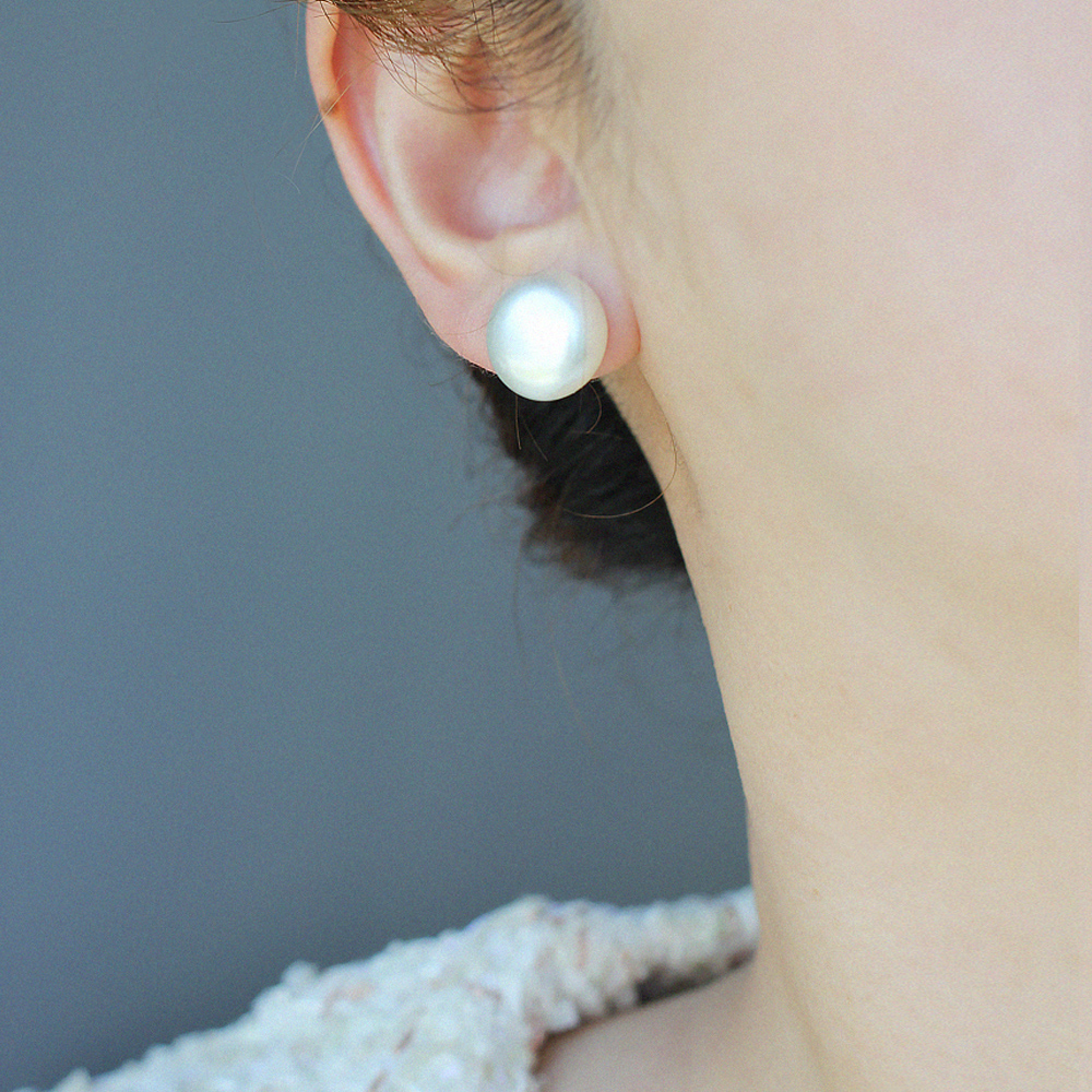 납작 진주 귀걸이 14mm 화이트 딥그레이 흑진주