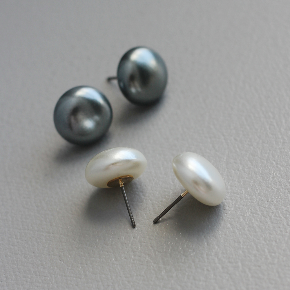 납작 진주 귀걸이 14mm 화이트 딥그레이 흑진주