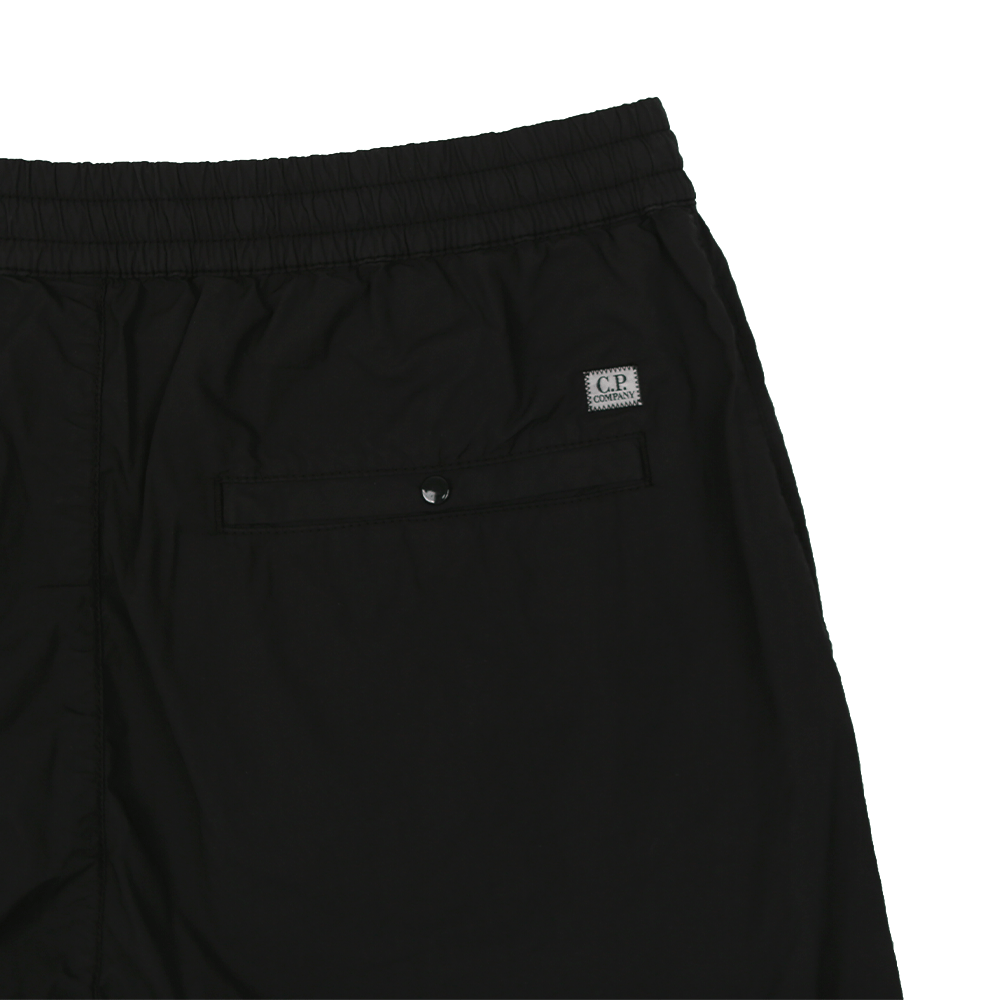 CP컴퍼니 렌즈 카고 쇼츠 팬츠 18CMBE172A 006439G 999 (2025 S/S) SIZE 48 - 상세 이미지 3
