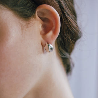 [바이이에르] Fig one touch earrings (Silver) BH7E4A728WBXXX - 상세 이미지 4