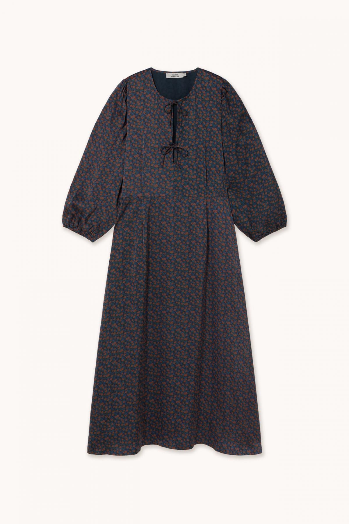 타이니코튼 네이비 플라워패턴 미디 원피스 AW25-610L16 ONE COLOR - 상품 이미지