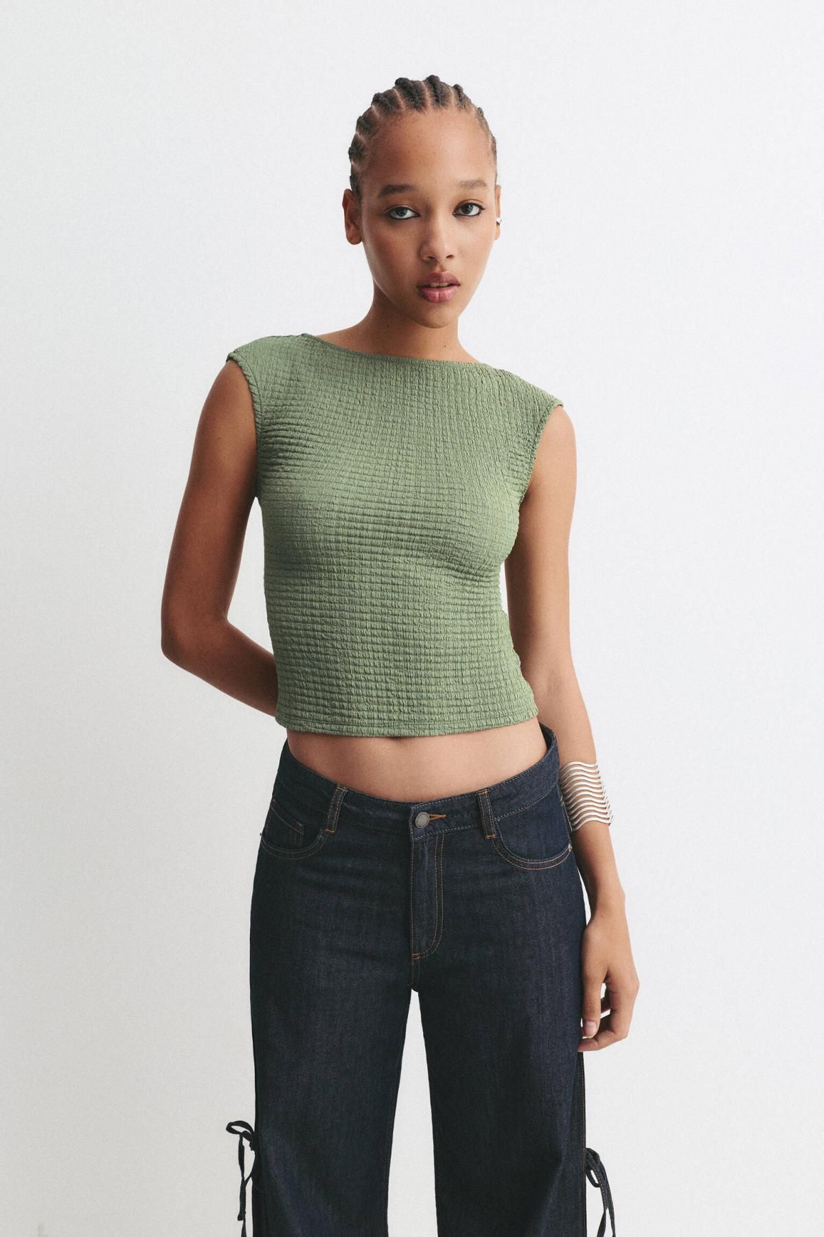 풀앤베어 텍스처 오픈백 민소매 티셔츠 7151/304 PALE KHAKI - 상세 이미지 4