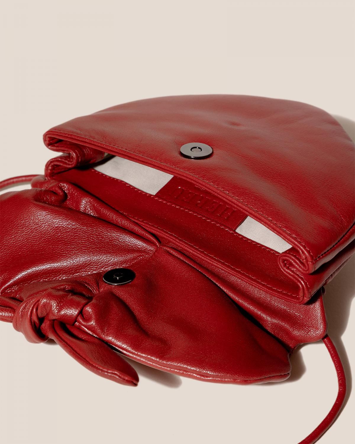 헤레우 코레트 하트 모양 크로스백 14879922225484 RED - 상세 이미지 5