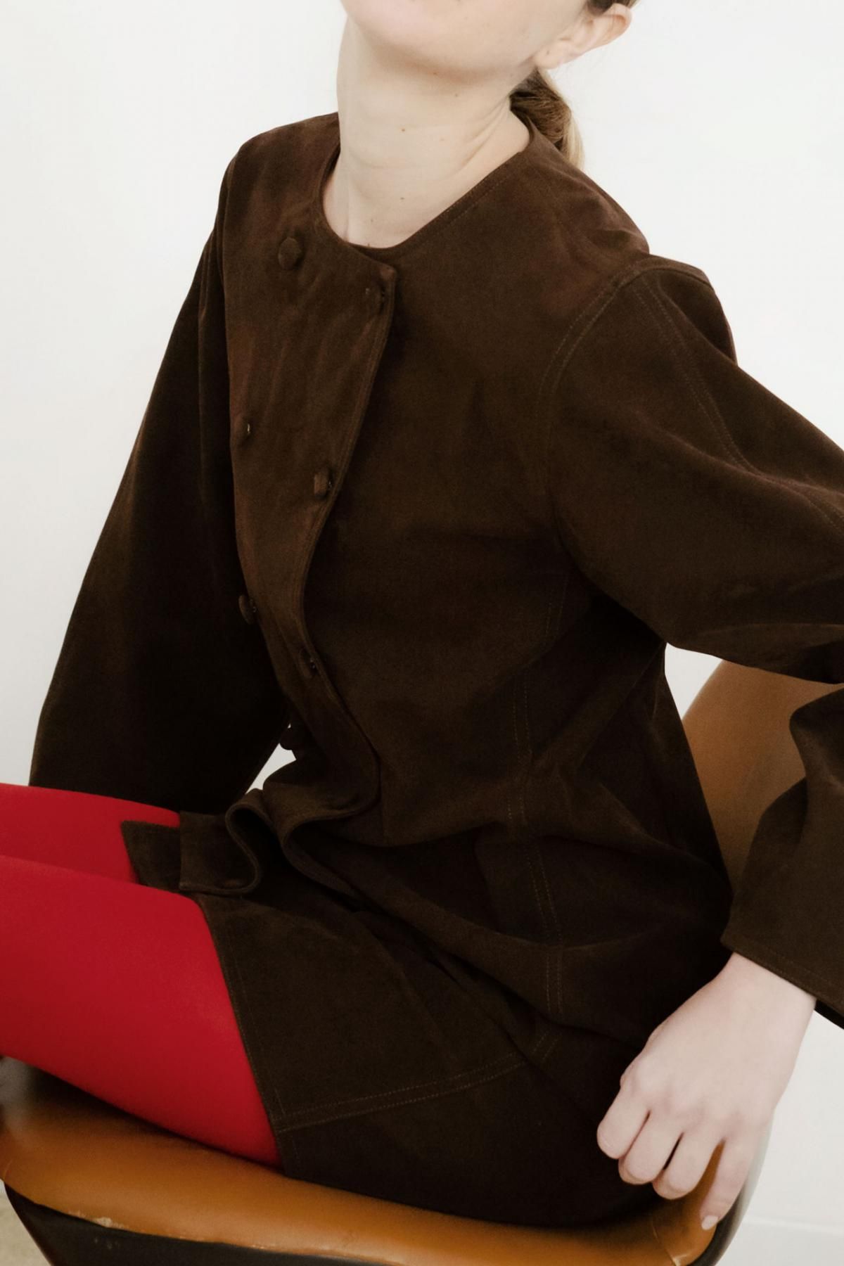 타이니코튼 다크브라운 스웨이드 버튼 미니 원피스 AW25-716M05 ONE COLOR - 상세 이미지 4