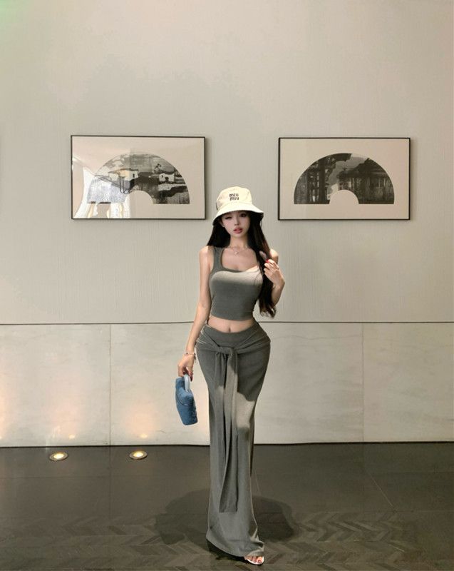 여성 슬림핏 브이넥 민소매 크롭 나시 롱 스커트 투피스 코디 데일리룩 바캉스룩 휴양지룩 봄 여름 - 상세 이미지 4