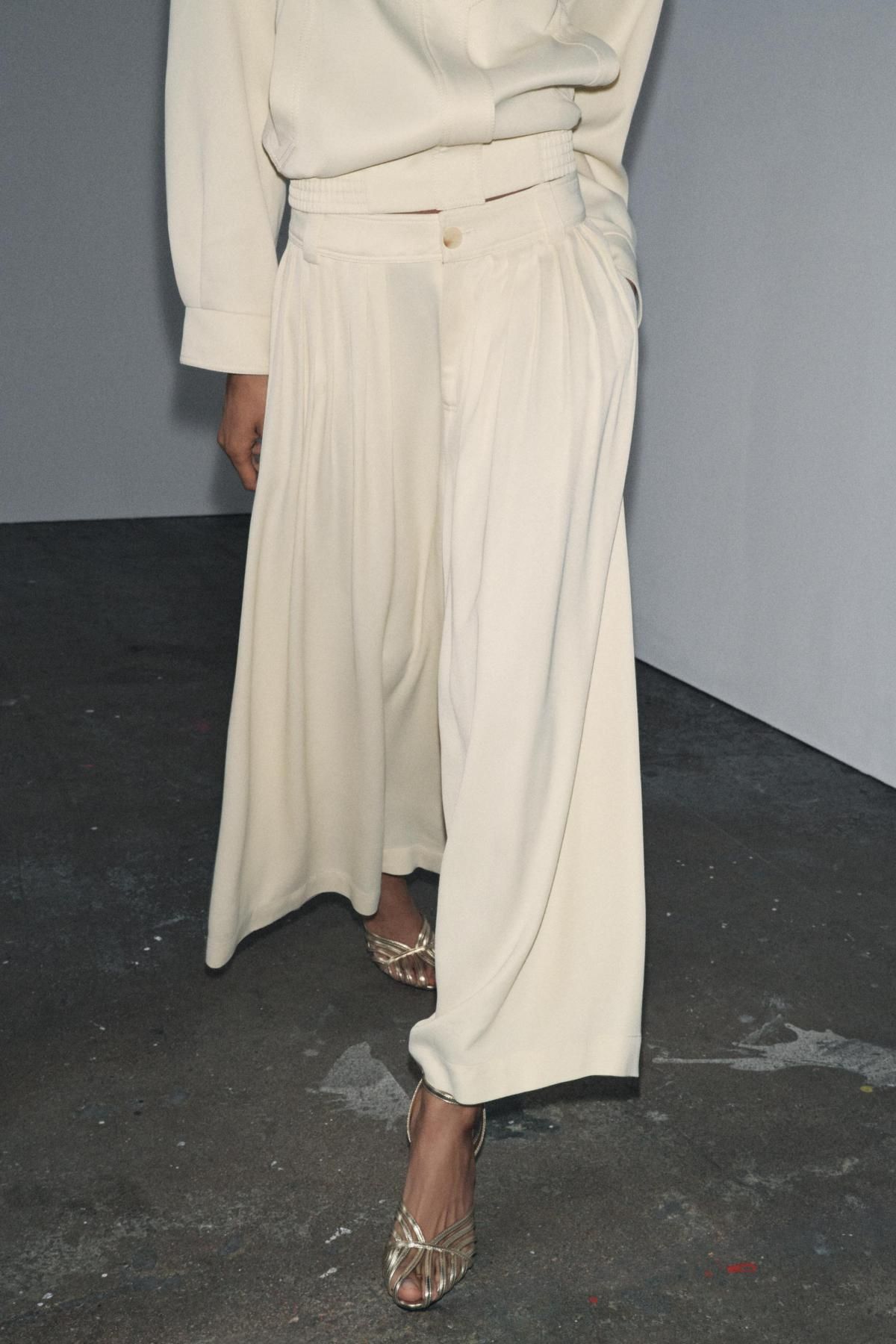 자라 미드라이즈 비스코스 플리츠 와이드 팬츠 7977/823 ECRU - 상품 이미지