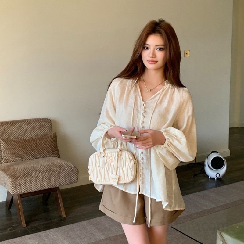 여성 내추럴 루즈핏 텐셀 브이넥 스트링 핀턱 퍼프소매 블라우스 긴팔 셔츠 하객룩 데일리 오피스룩 출근룩 봄 가을 - 상품 이미지