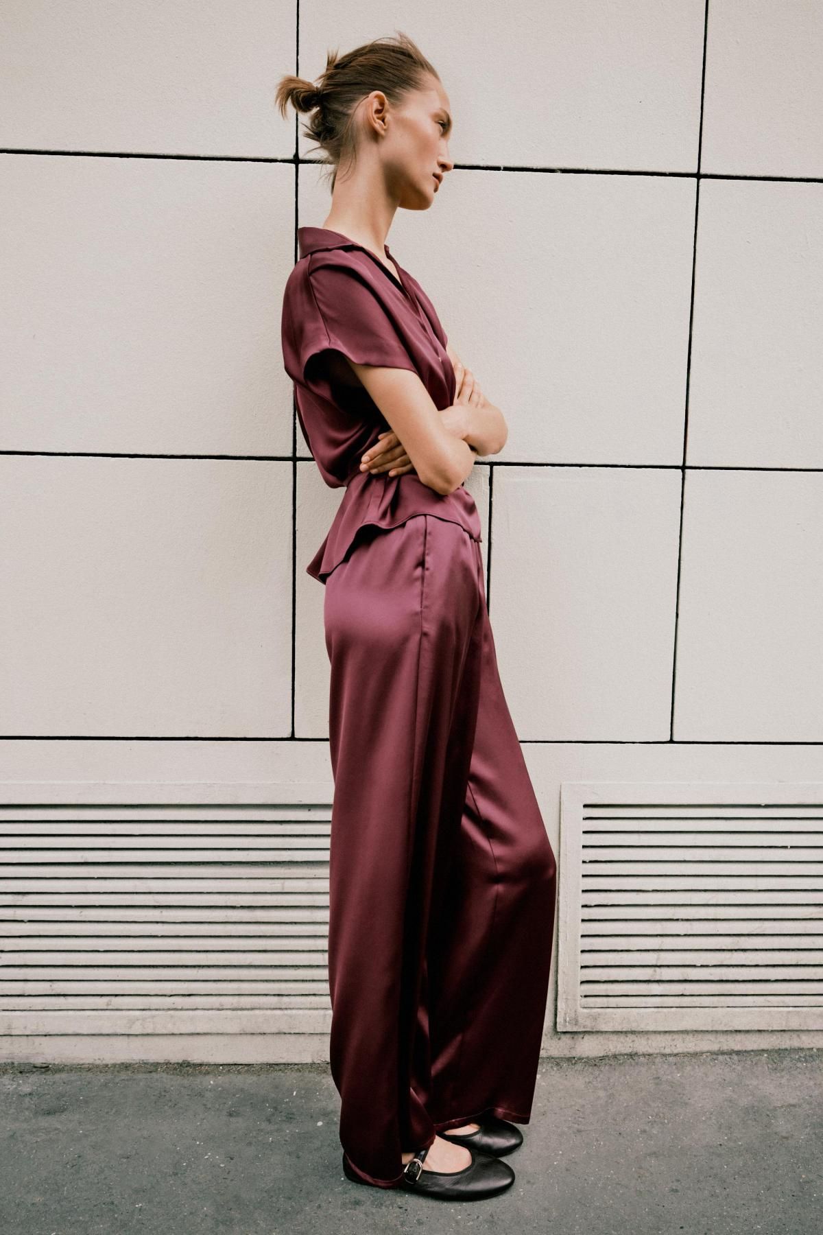 자라 새틴 브이넥 벨트 반팔 셔츠 8528/399 BURGUNDY - 상세 이미지 4
