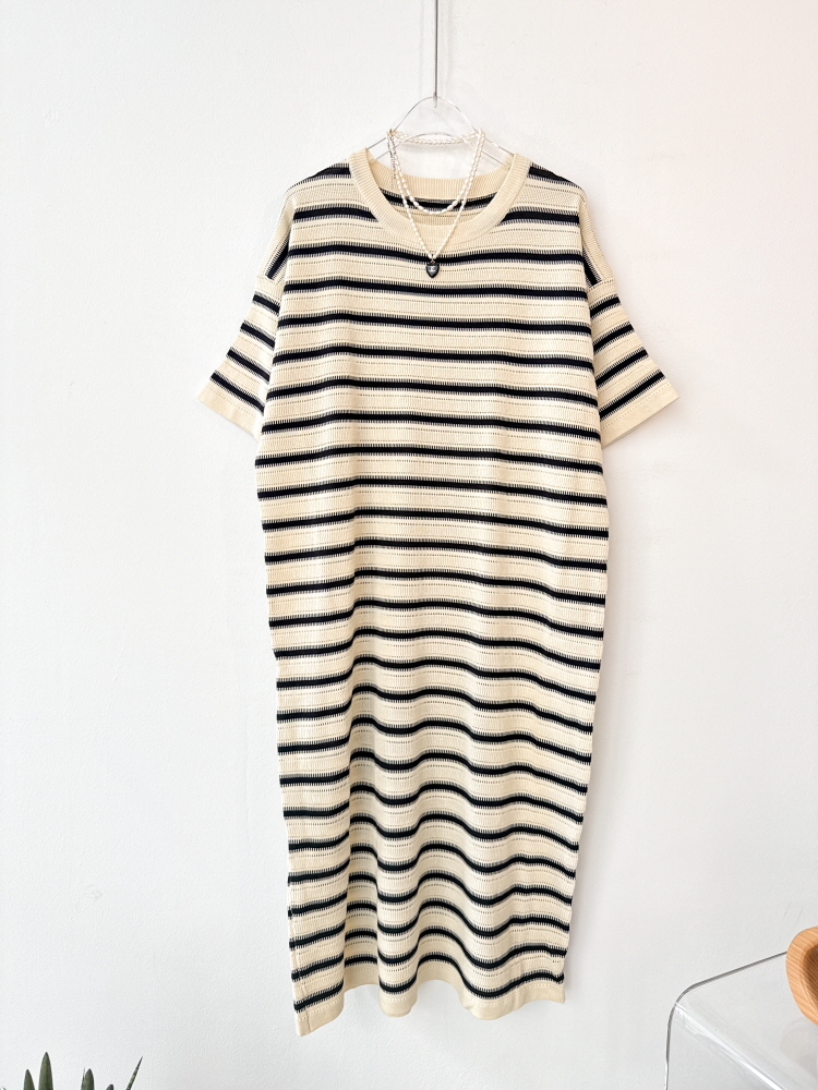루즈핏 스트라이프 라운드 반팔 니트 롱 원피스