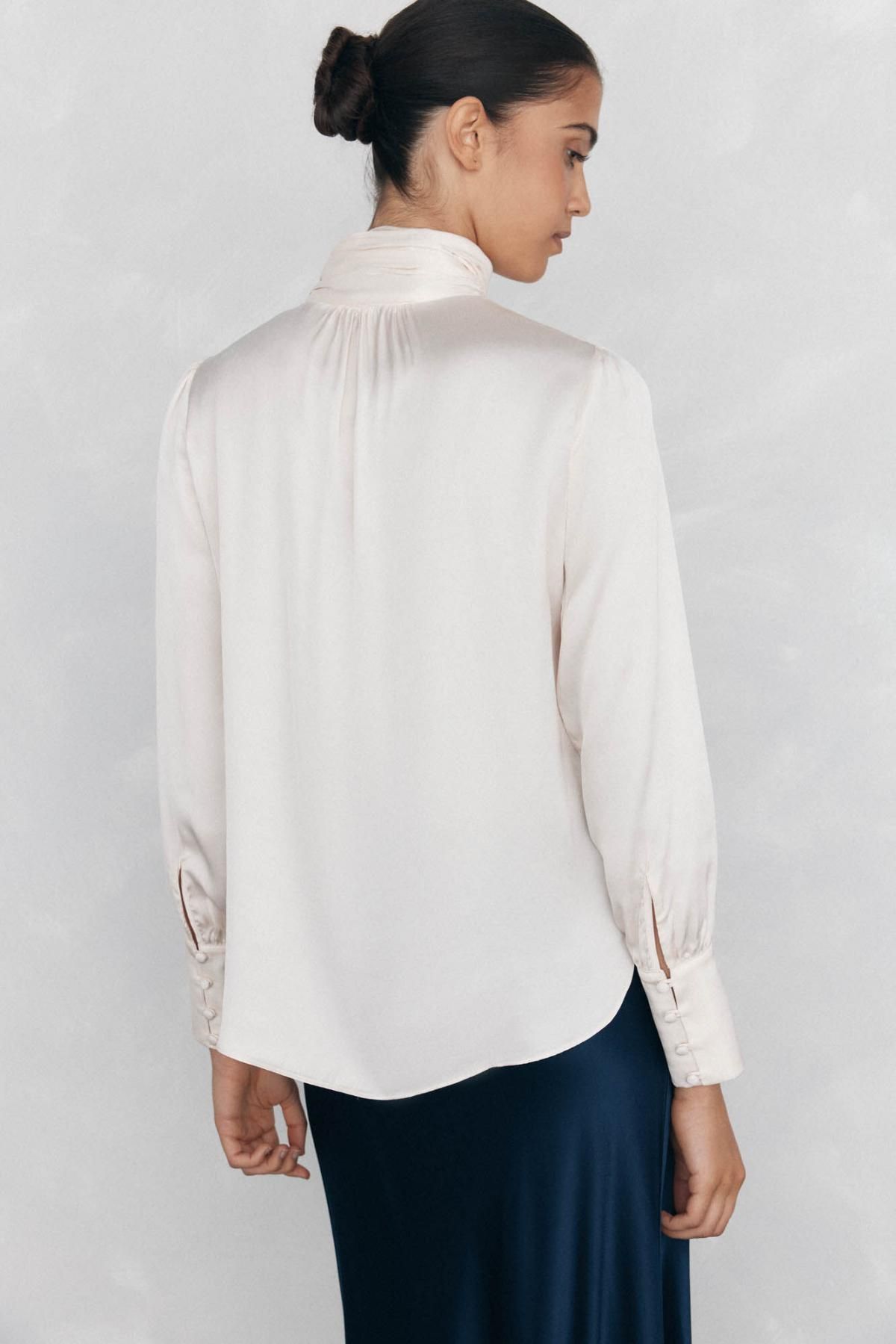 페드로 델 이에로 실키 새틴 리본넥 블라우스 6632954 BEIGE - 상세 이미지 5