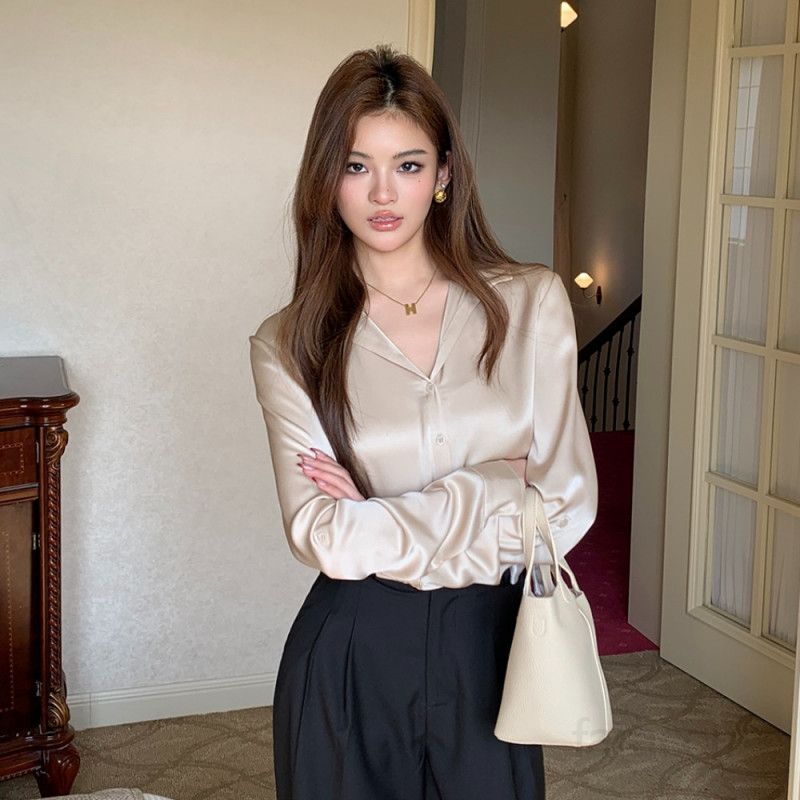 여성 브이넥 새틴 실키 루즈핏 블라우스 긴팔 셔츠 오피스룩 데일리 무지 베이직 봄 가을 - 상품 이미지