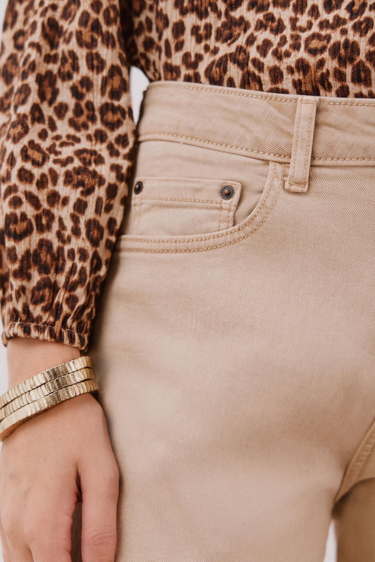 꼬르떼피엘 슬림핏 베이지 데님 맘핏 진 8880968 MARRON - 상세 이미지 4