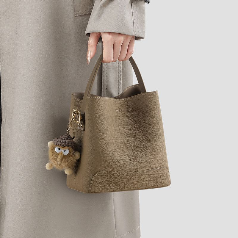 여성 버킷백 대용량 여름 숄더 메신저백 데일리 가방 다용도 핸드백 보부상 스타일 편안한 여성숄더백 캐주얼한 외출용