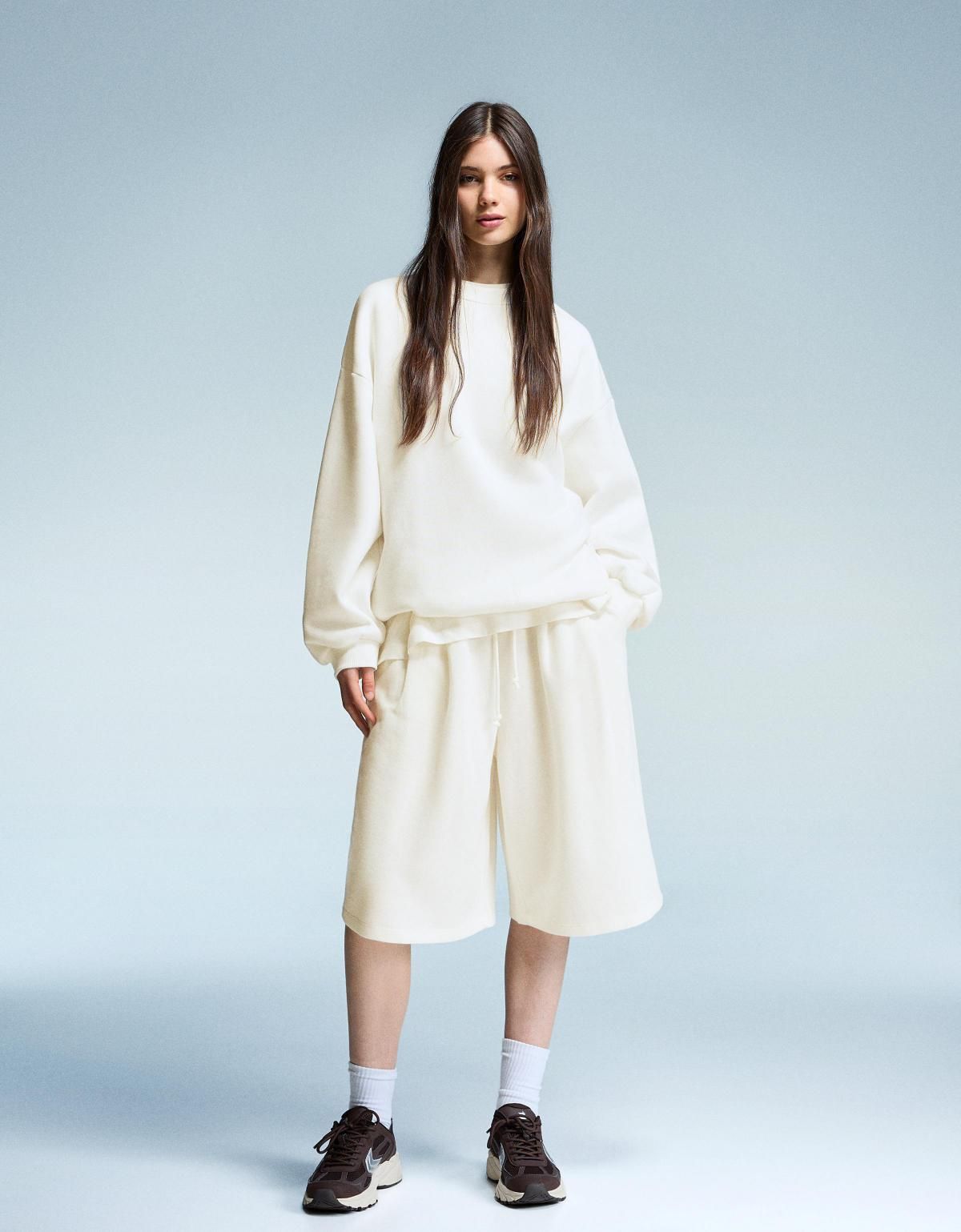 버쉬카 오버사이즈 베이직 포켓 맨투맨 7056/700 OFF WHITE - 상세 이미지 4