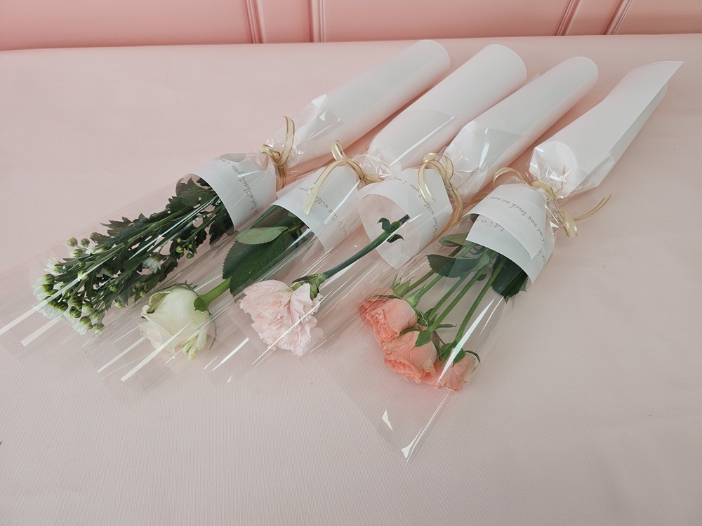 유스풀몰 생화 한송이 꽃다발 택배 꽃배달 싼곳 카네이션 한송이 (연한색) 답례품 칠순 돌 이미지 4