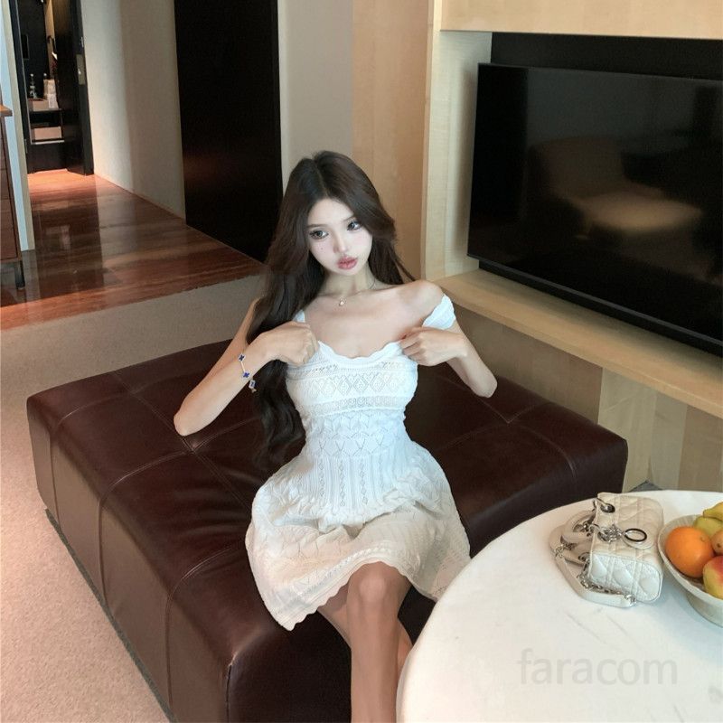 여성 슬림핏 브이넥 펀칭 민소매 니트 미니 원피스 정교한 짜임 시원한 페미닌 휴양지 데일리 바캉스 드레스 봄 여름 - 상세 이미지 2