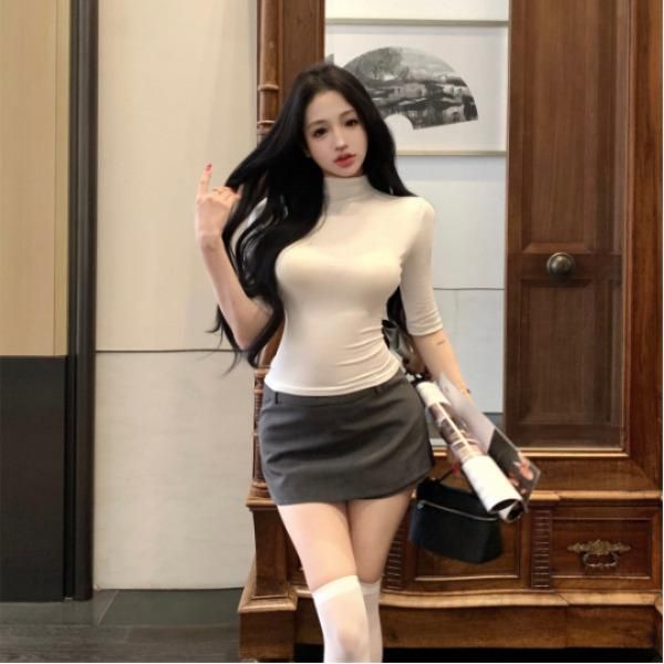 여성 반목 슬림핏 스판 반소매 티셔츠 숏 스커트팬츠 치마바지 투피스 데일리룩 오피스룩 출근룩 봄 여름 코디 - 메인 이미지