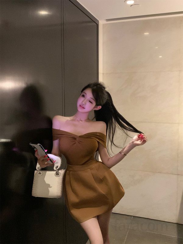여성 오프숄더 니트 크롭 상의 A라인 플레어 치마바지 스커트 코디 투피스룩 데이트룩 오피스룩 썸머룩 봄 여름 - 상세 이미지 5