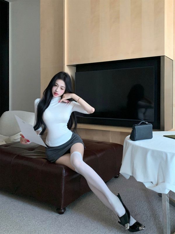 여성 반목 슬림핏 스판 반소매 티셔츠 숏 스커트팬츠 치마바지 투피스 데일리룩 오피스룩 출근룩 봄 여름 코디 - 상세 이미지 4