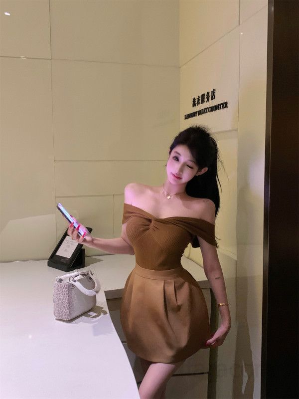 여성 오프숄더 니트 크롭 상의 A라인 플레어 치마바지 스커트 코디 투피스룩 데이트룩 오피스룩 썸머룩 봄 여름 - 상세 이미지 3