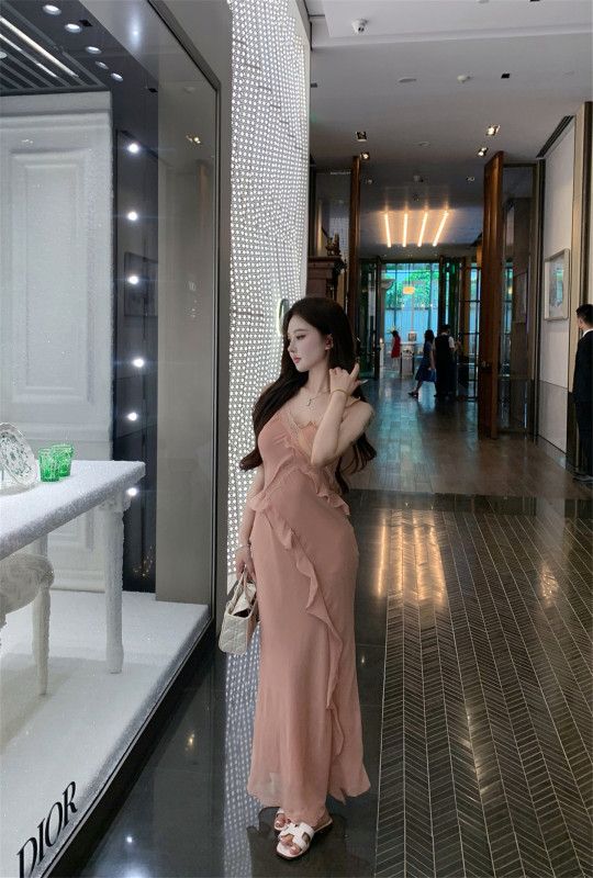 여성 우아한 브이넥 프릴 쉬폰 롱 원피스 셀프웨딩 하객룩 돌잔치 데이트 파티룩 언발 플레어 봄 여름 드레스 - 상세 이미지 2