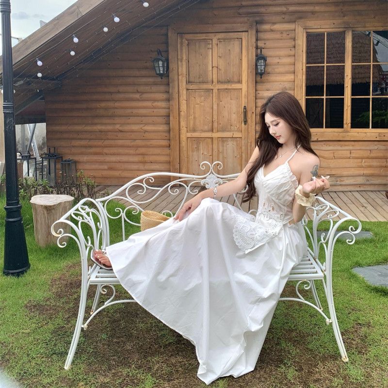 여성 홀터넥 브이넥 레이스 펀칭 A라인 플레어 롱 원피스 고급스러운 우아한 비치웨어 휴양지 여름 바캉스룩 - 상품 이미지