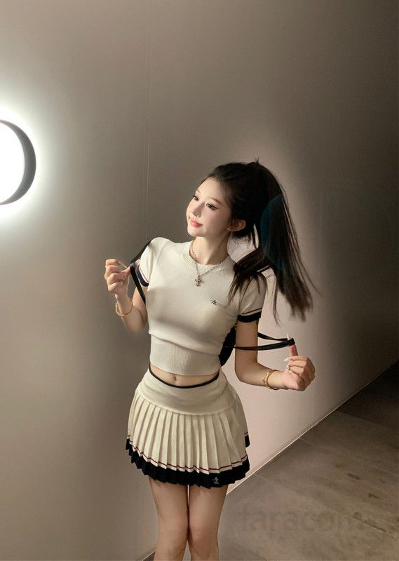 여성 라운드넥 니트 반팔 크롭 상의 플리츠 미니 스커트 투피스 세트 여름 데일리룩 캐주얼 바캉스룩 코디 - 상세 이미지 2