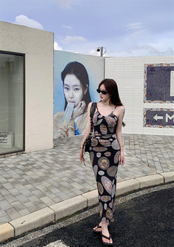 여성 유넥 스트랩 민소매 A라인 롱 원피스 고급스러운 3D패턴 프린트 슬림핏 봄 여름 데일리 바캉스룩 - 상세 이미지 2