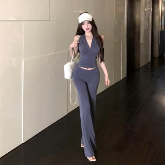 여성 브이넥 홀터넥 백스트랩 민소매 나시 플레어 와이드 팬츠 투피스 세트 상하의 휴양지 바캉스룩 봄 여름 - 메인 이미지