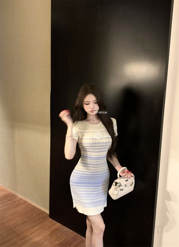 여성 슬림핏 바디라인 웨이브 패턴 니트 라운드넥 나시 반팔 미디 롱 원피스 데일리룩 바캉스룩 봄 여름 - 상세 이미지 5