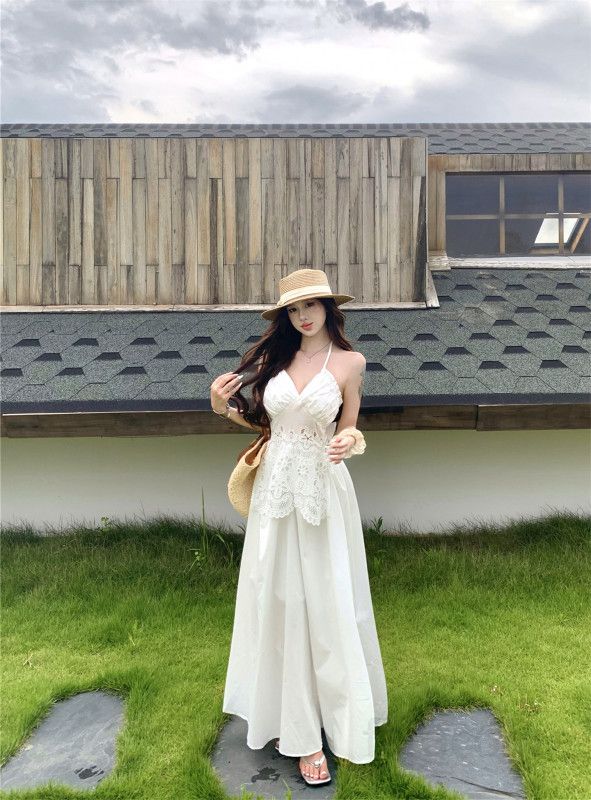 여성 홀터넥 브이넥 레이스 펀칭 A라인 플레어 롱 원피스 고급스러운 우아한 비치웨어 휴양지 여름 바캉스룩 - 상세 이미지 5