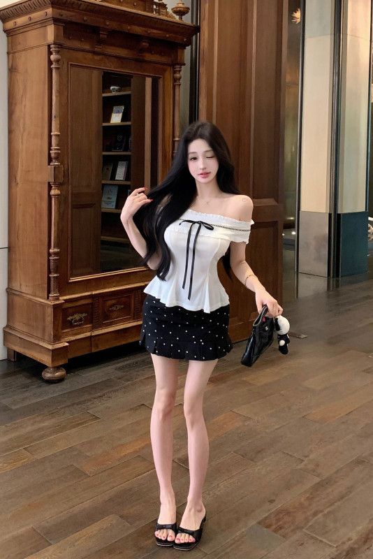 여성 반팔 오프숄더 블라우스 도트 미니 스커트 투피스 코디 봄 여름 데이트룩 바캉스룩 이미지 6