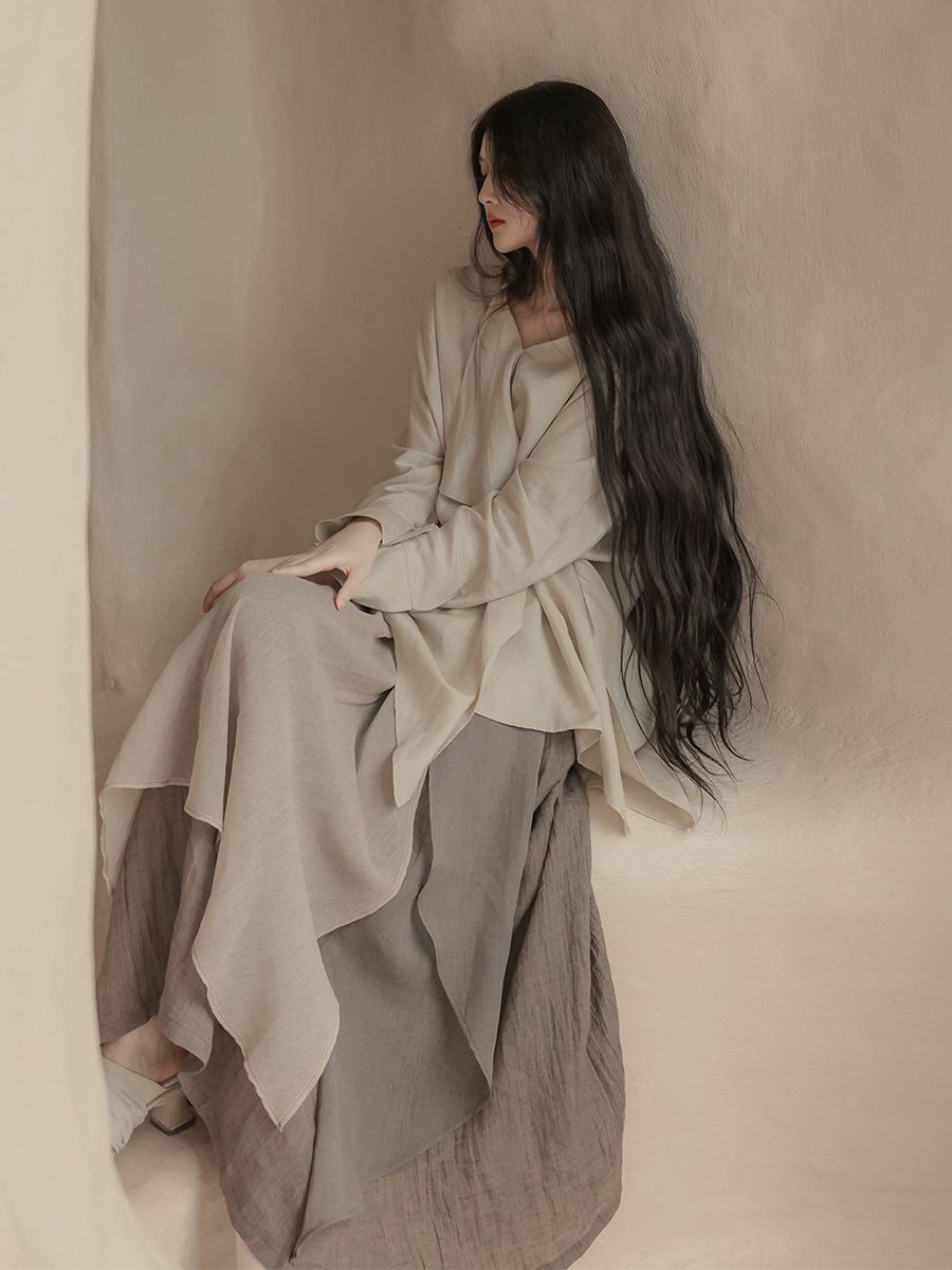 원피스 여성 드레스 반팔 브이넥 결혼식하객룩 루즈핏 밀크아몬드 탑 + 그레이브라운 스커트 세트 - 상품 이미지