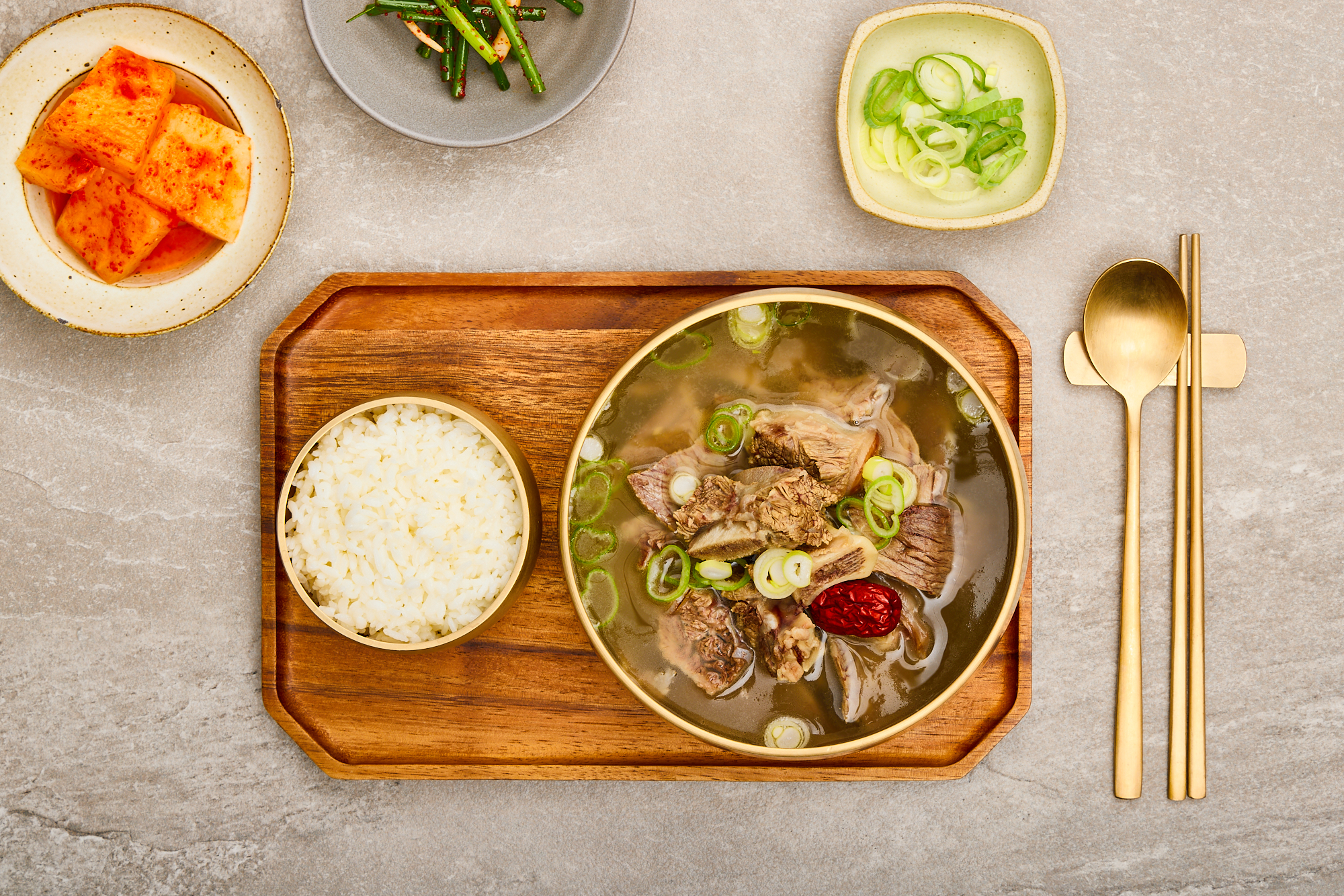 우본 맑은 한우 소갈비탕 맛집 사골국 곰탕 소고기국밥 밀키트 아기 유아국 설렁탕 650g